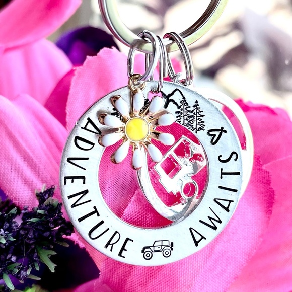 Adventure Awaits - Hand Stamped Keychain - Adventure Gift - Nature Gift - Picture 2 of 3